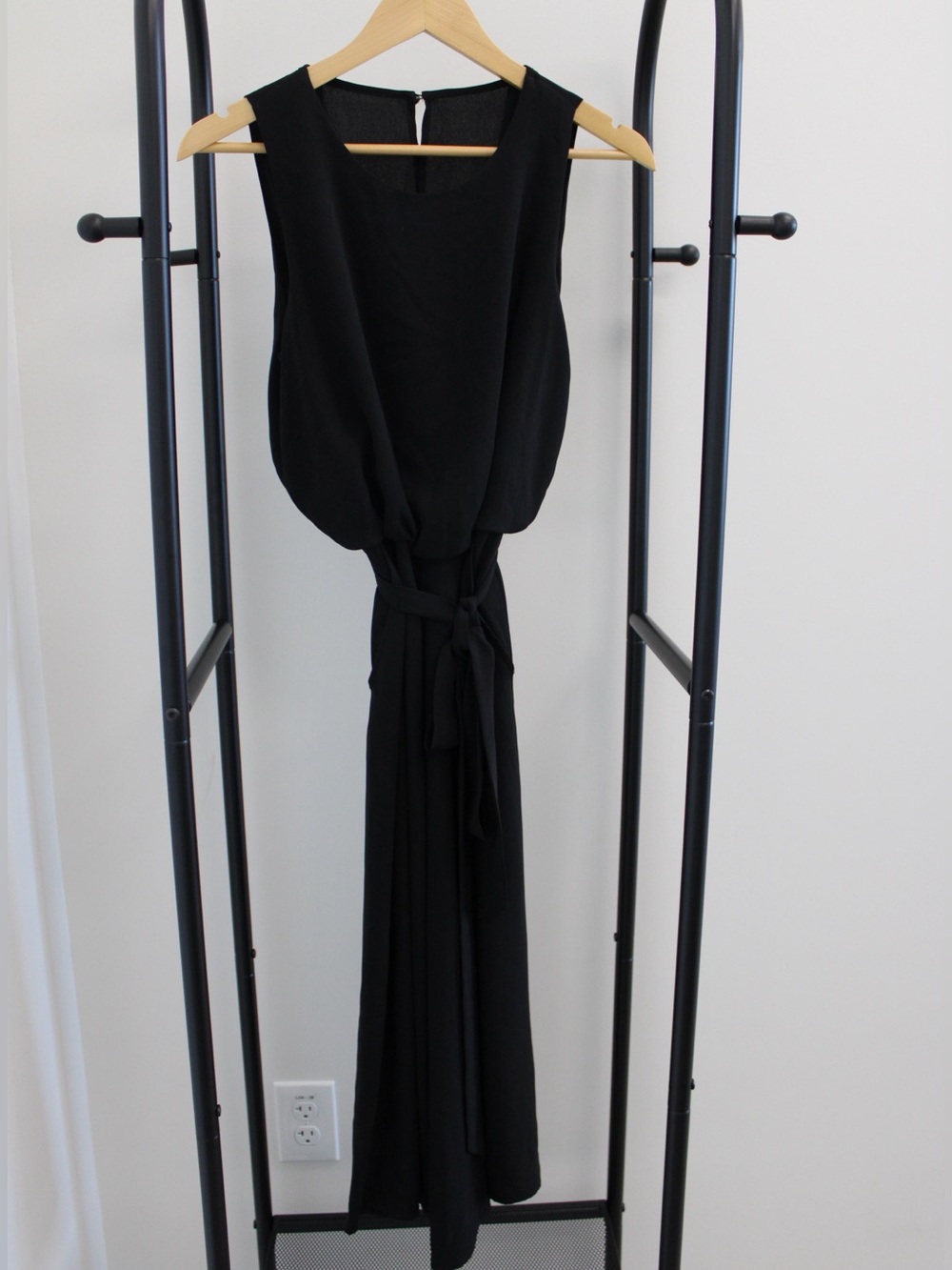 Vince Camuto Black Sleeveless Tie-Waist Maxi Dress